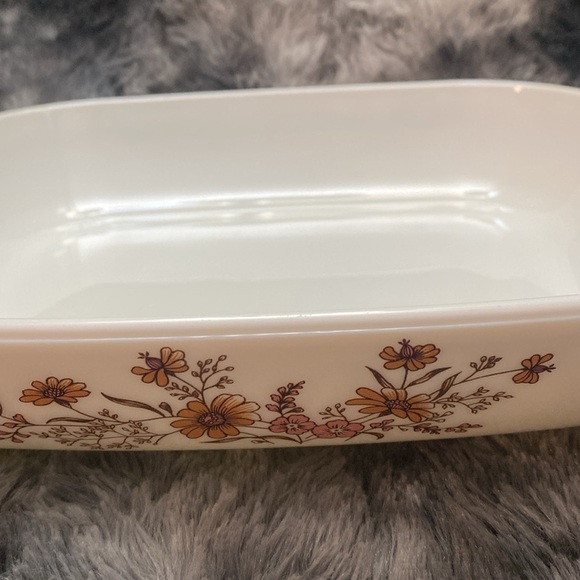 Country Autumn / Woodland Pyrex
OBLONG Casserole,
Wildflower - Picture 9 of 16